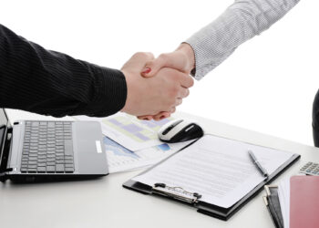 Hồ sơ chuyển nhượng vốn công ty nước ngoài có giấy tờ gì?