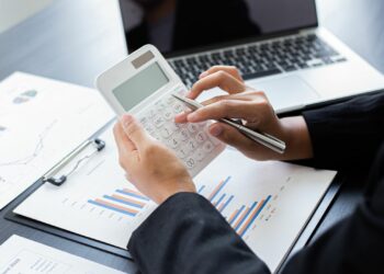 Doanh nghiệp không khấu trừ thuế TNCN có bị phạt không?