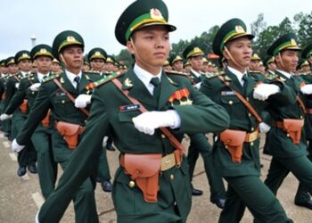 Làm công vụ trong quân đội là làm gì?