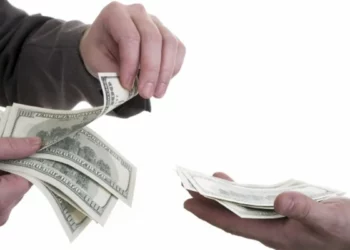 Mức bồi thường khi chấm dứt hợp đồng có thời hạn