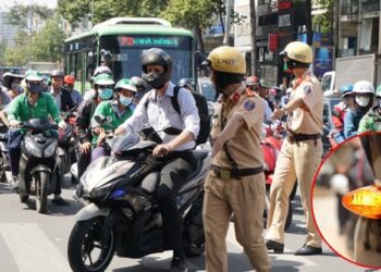 Lỗi chuyển làn không xi nhan xe máy phạt bao nhiêu?