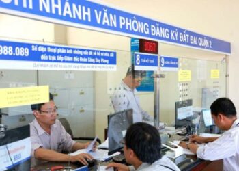 Bao nhiêu tuổi được nhận chuyển nhượng đất?