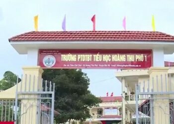 Vụ 11 học sinh ăn chung 2 gói mì tôm, hiệu trưởng bị xử lý thế nào?