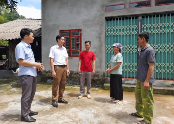 Không đồng ý hiến đất làm đường