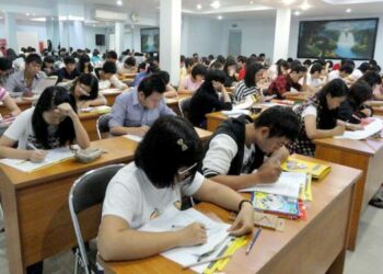 Quy định chuyển từ viên chức sang công chức mới nhất năm 2024