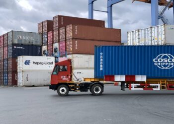 Thủ tục tạm nhập tái xuất hàng hóa