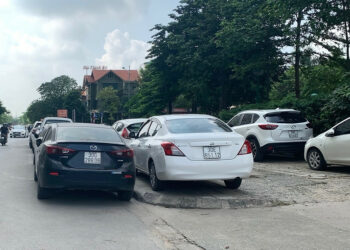 Có được đỗ xe trên vỉa hè không