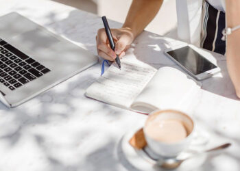 Bản tường trình viết tay trong công ty