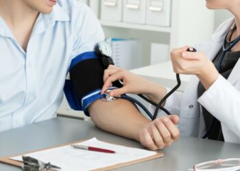 Làm giấy khám bệnh nghỉ ốm