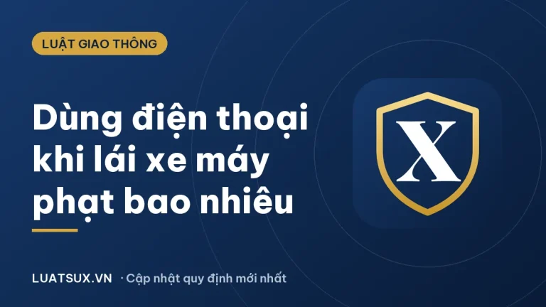 Sử dụng điện thoại khi lái xe máy bị phạt bao nhiêu? Cập nhật 2026